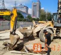 国产裸体美女被大鸡鸡操高温下的坚守｜道路建设者用汗水铺就畅通路